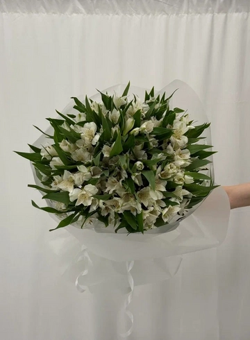 Букет: &laquo;Альстромерия: белая магия 25&raquo; от интернет-магазина цветов в 