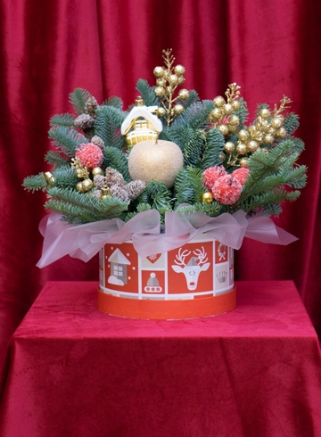 Композиция: &laquo;Рождественская Классика&raquo; от интернет-магазина цветов в 